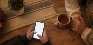 Social Media and Adolescent Wellbeing: A Balanced Reading Social Media and Adolescent Wellbeing A Balanced Reading
