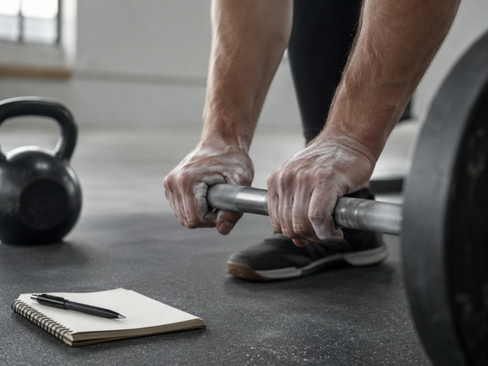 How to Set Non-Scale Strength Goals During a Weight Loss Phase